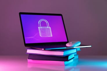 Ordinateur ouvert avec un cadenas de sécurité